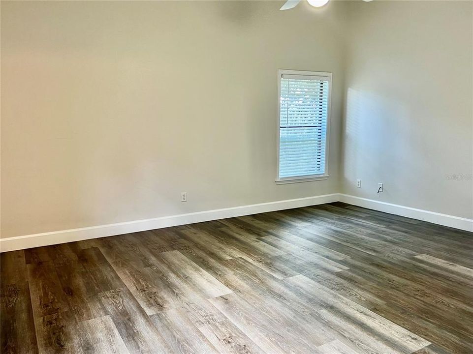 For Rent: $2,100 (3 beds, 2 baths, 1411 Square Feet)