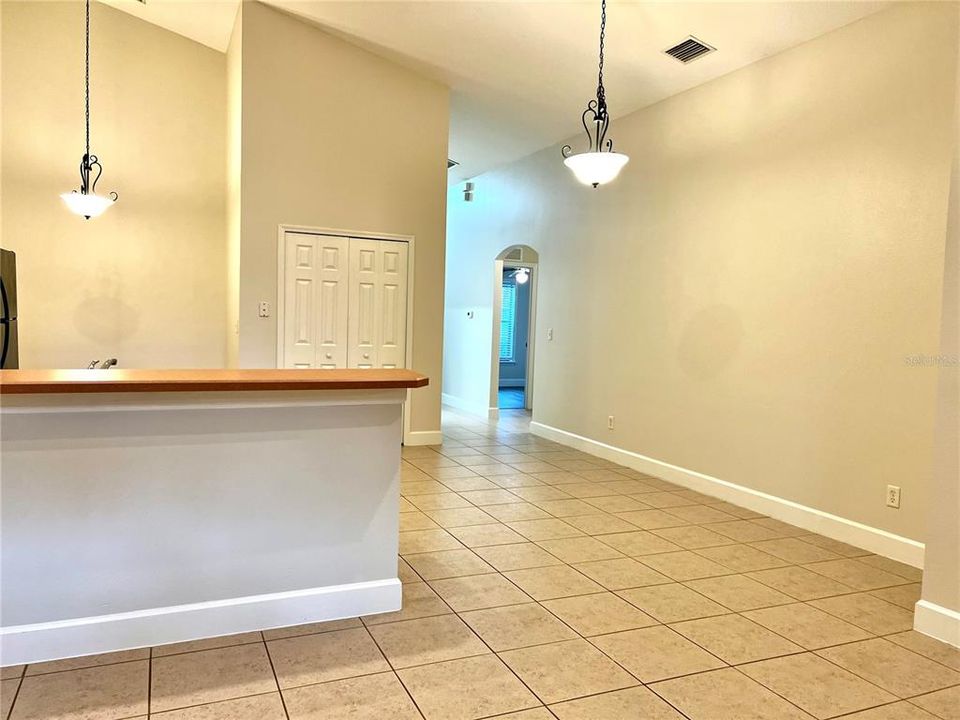 For Rent: $2,100 (3 beds, 2 baths, 1411 Square Feet)