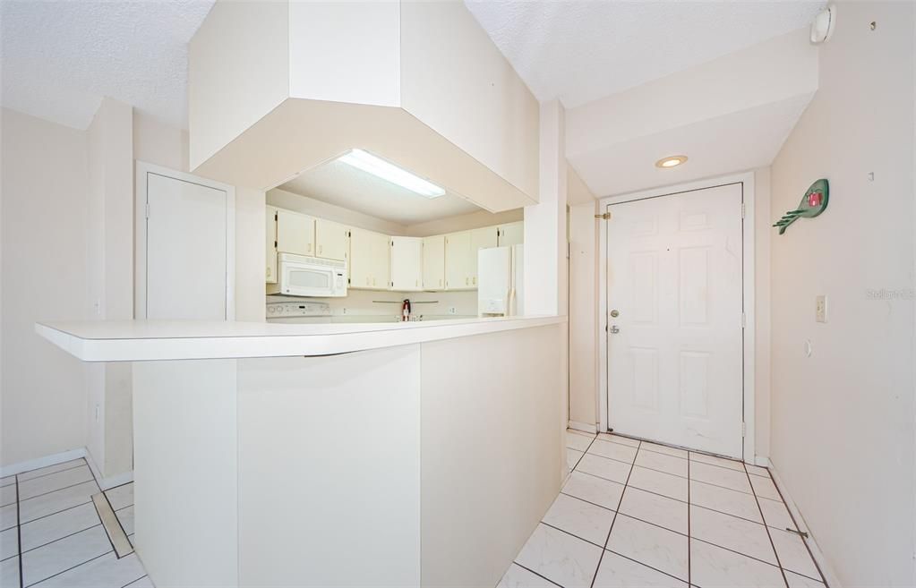 For Sale: $250,000 (2 beds, 1 baths, 866 Square Feet)