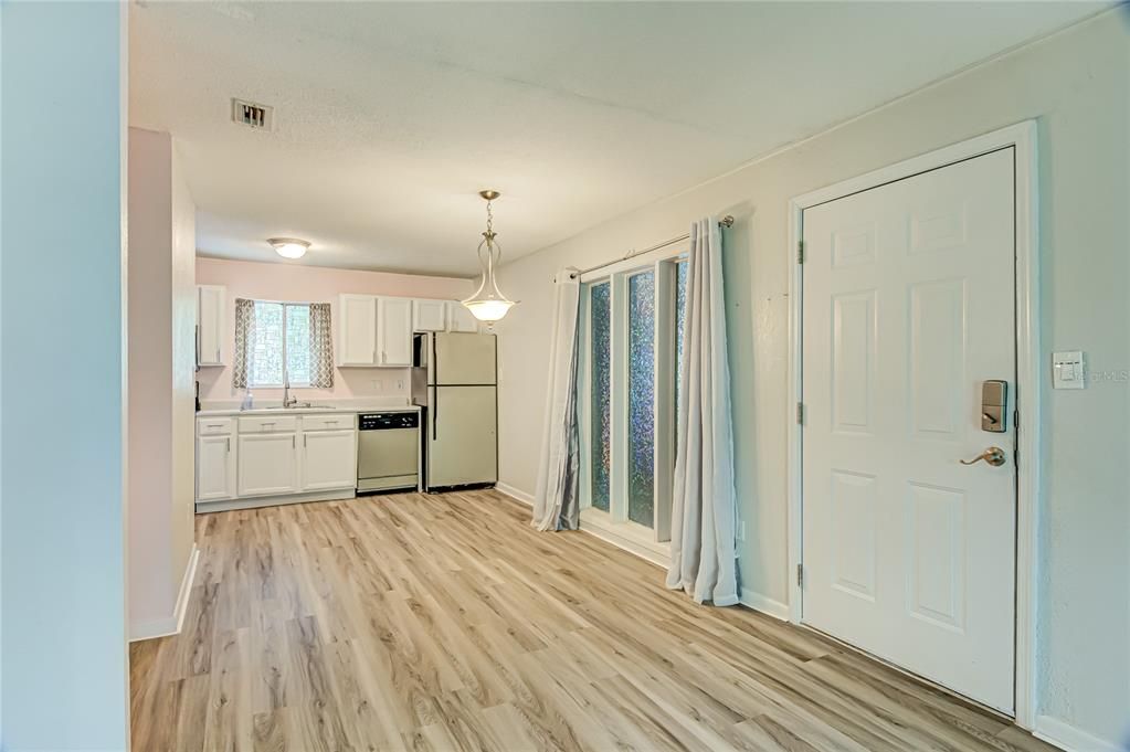 For Sale: $162,000 (2 beds, 2 baths, 900 Square Feet)