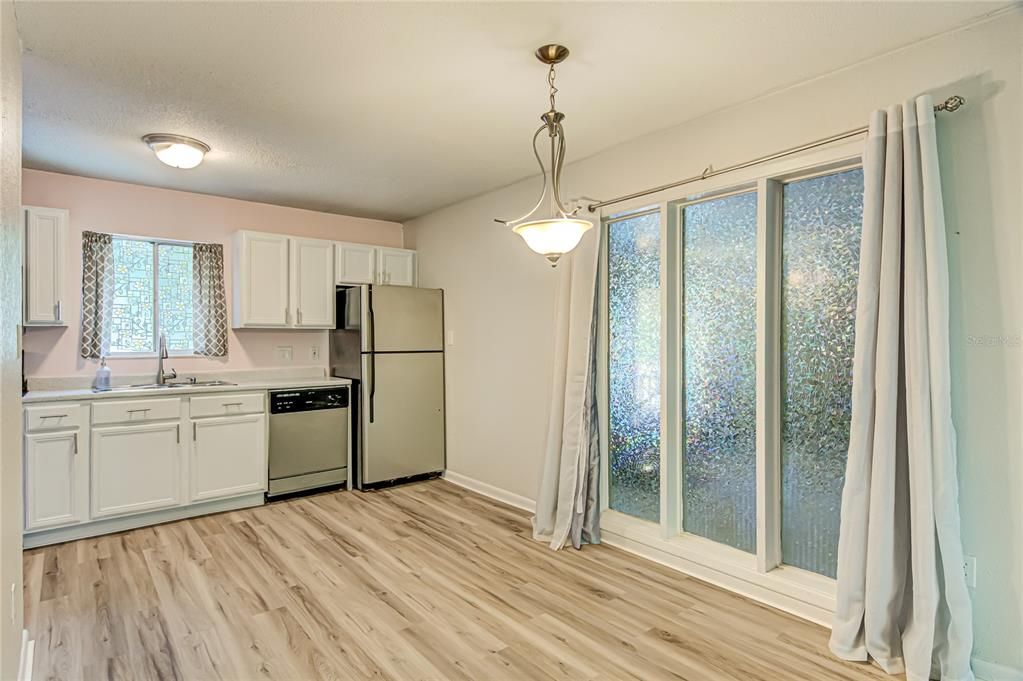 For Sale: $162,000 (2 beds, 2 baths, 900 Square Feet)