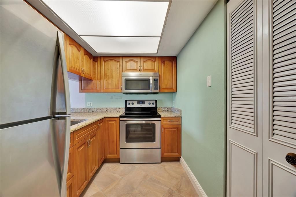 For Sale: $194,500 (1 beds, 1 baths, 680 Square Feet)