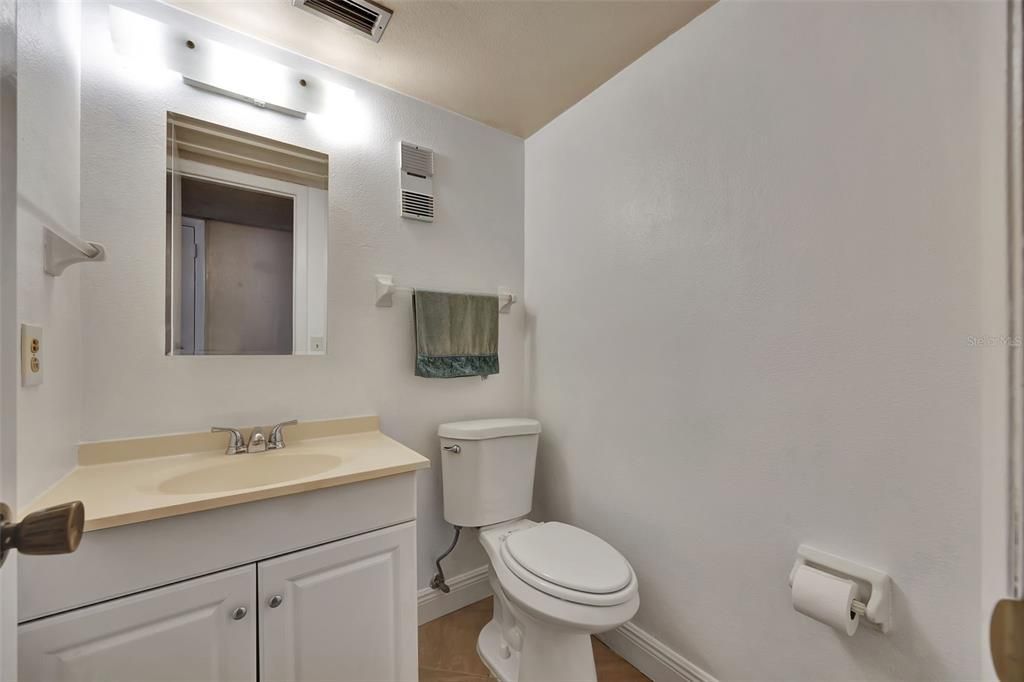 For Sale: $194,500 (1 beds, 1 baths, 680 Square Feet)