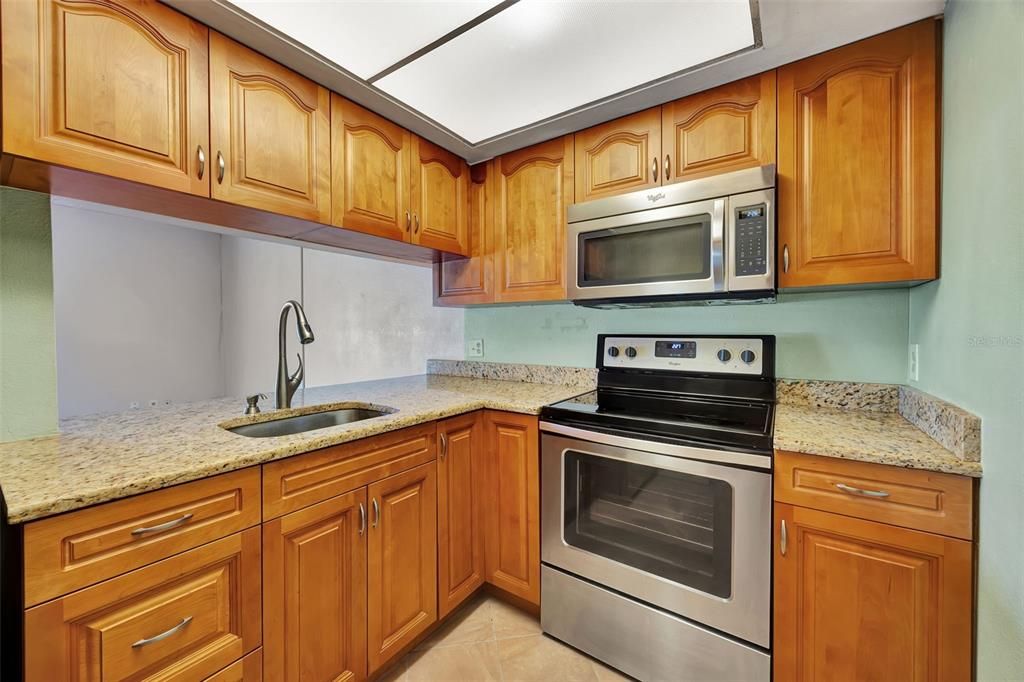 For Sale: $194,500 (1 beds, 1 baths, 680 Square Feet)