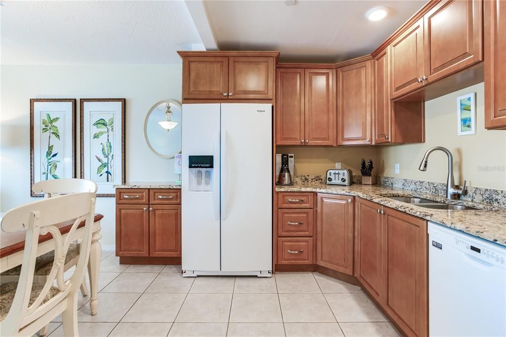 For Sale: $709,000 (1 beds, 1 baths, 710 Square Feet)