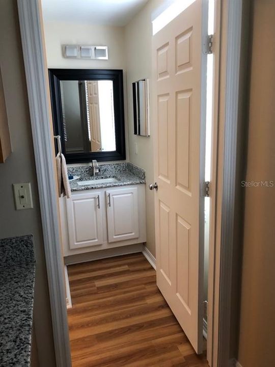 For Rent: $1,900 (1 beds, 1 baths, 906 Square Feet)