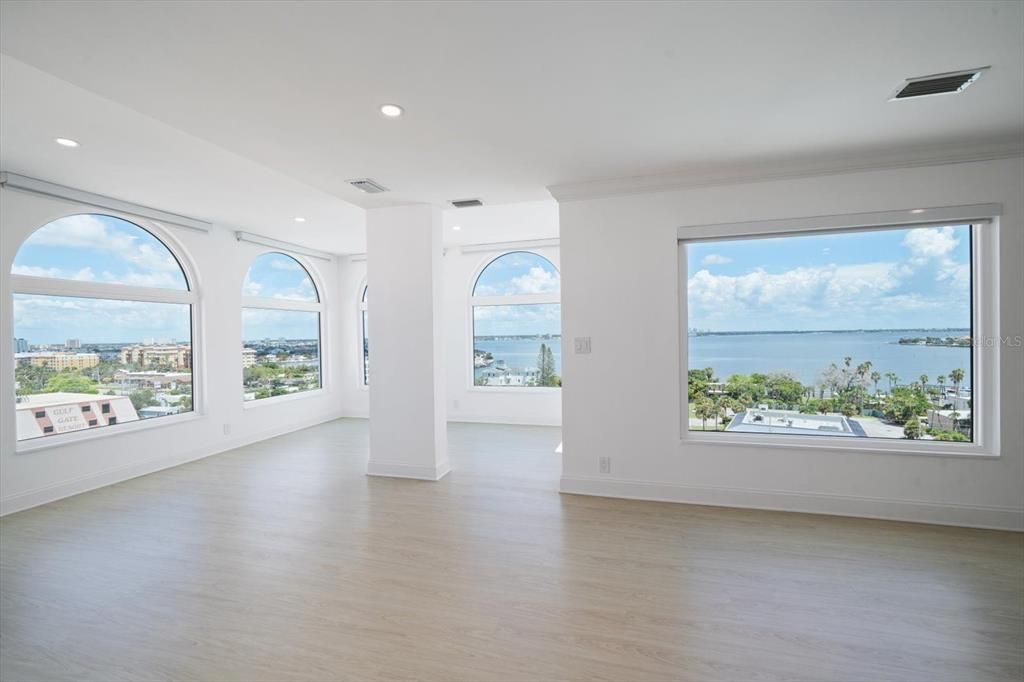 For Sale: $3,997,000 (4 beds, 4 baths, 4500 Square Feet)