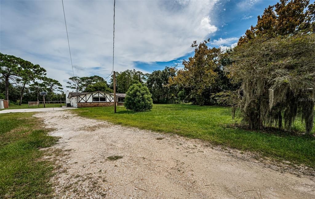 Driveway/Front Exterior