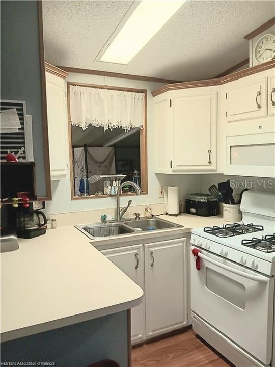 For Sale: $32,600 (1 beds, 1 baths, 960 Square Feet)