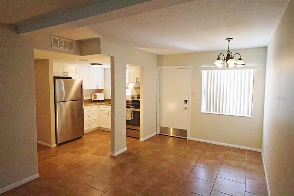 For Sale: $140,000 (2 beds, 1 baths, 744 Square Feet)