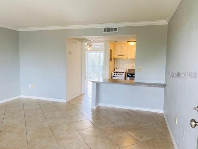 For Rent: $1,175 (1 beds, 1 baths, 496 Square Feet)