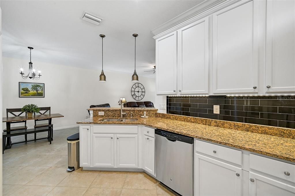 For Sale: $425,000 (2 beds, 2 baths, 1545 Square Feet)