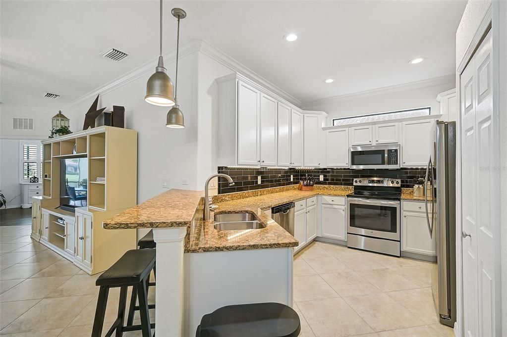 For Sale: $425,000 (2 beds, 2 baths, 1545 Square Feet)