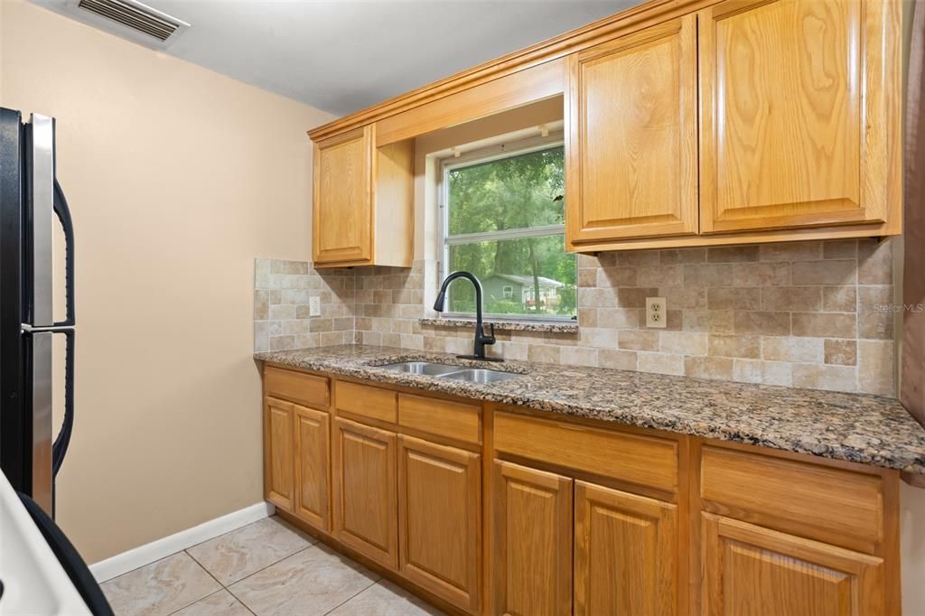 For Sale: $217,500 (2 beds, 1 baths, 858 Square Feet)