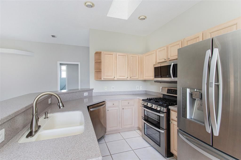 For Sale: $245,000 (2 beds, 2 baths, 1401 Square Feet)