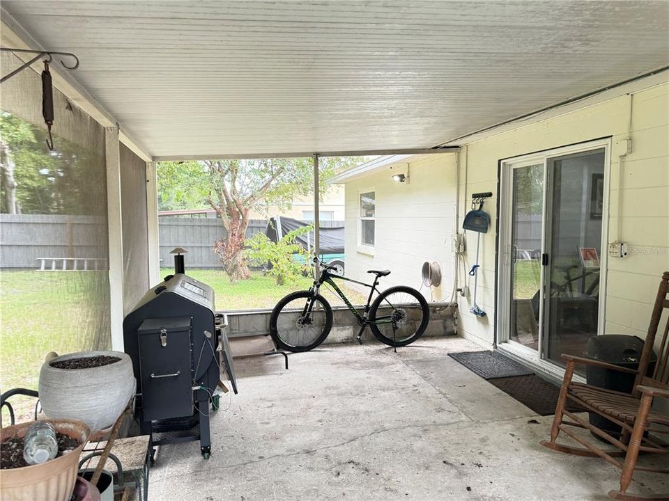 For Sale: $279,900 (3 beds, 2 baths, 1297 Square Feet)