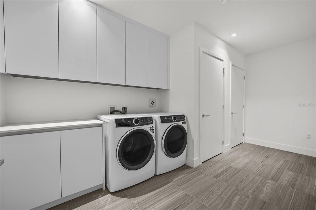 Huge laundry/utility room off kitchen