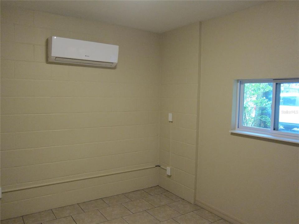 For Rent: $1,100 (2 beds, 1 baths, 713 Square Feet)