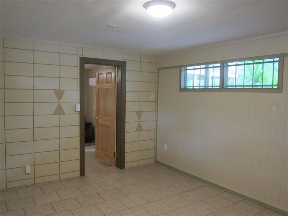 For Rent: $1,100 (2 beds, 1 baths, 713 Square Feet)