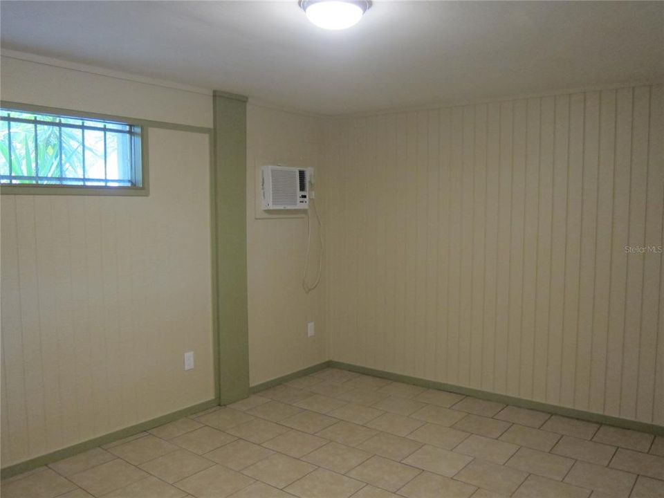 For Rent: $1,100 (2 beds, 1 baths, 713 Square Feet)