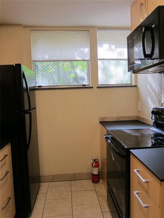 For Rent: $1,100 (2 beds, 1 baths, 713 Square Feet)