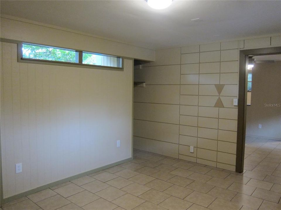 For Rent: $1,100 (2 beds, 1 baths, 713 Square Feet)