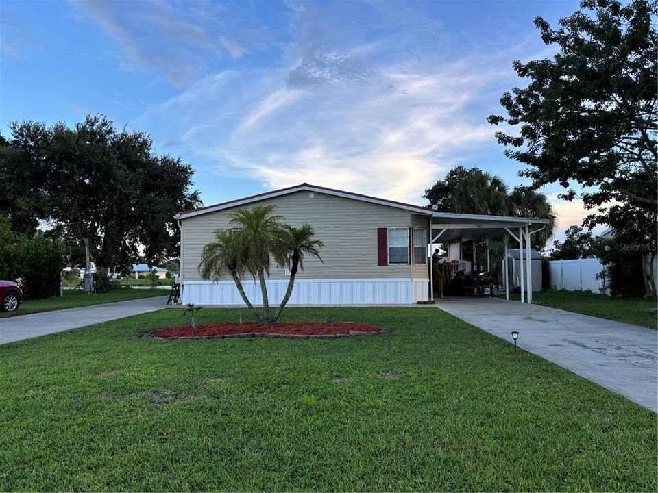 For Sale: $299,900 (4 beds, 2 baths, 2336 Square Feet)