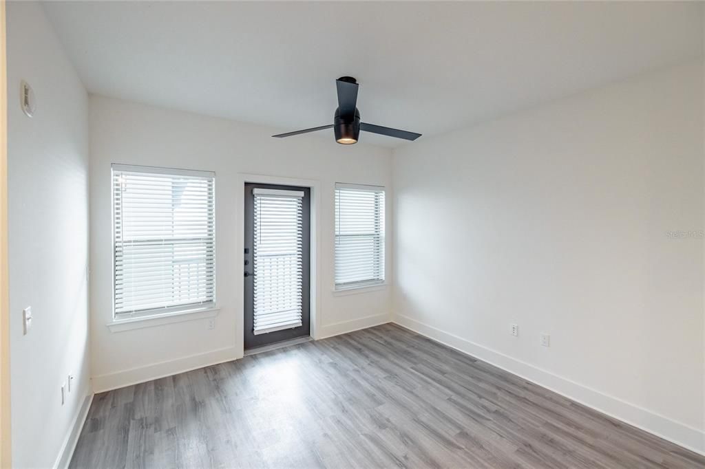 For Rent: $1,879 (1 beds, 1 baths, 684 Square Feet)