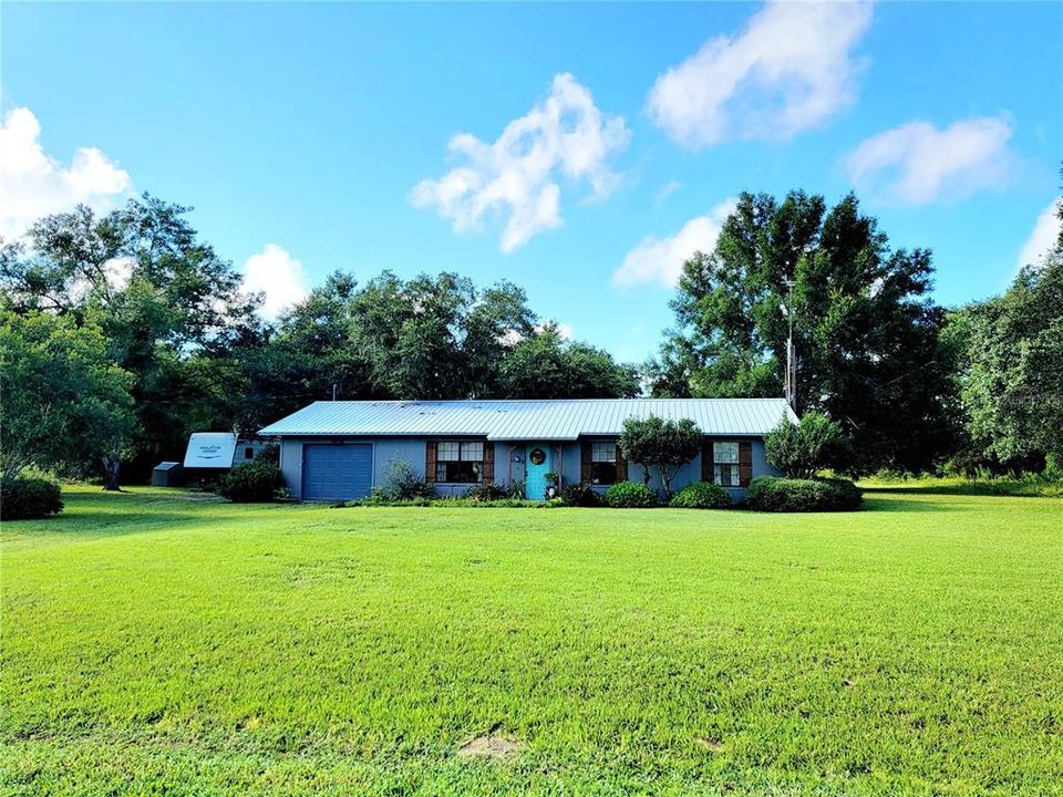 For Sale: $299,999 (3 beds, 2 baths, 1239 Square Feet)