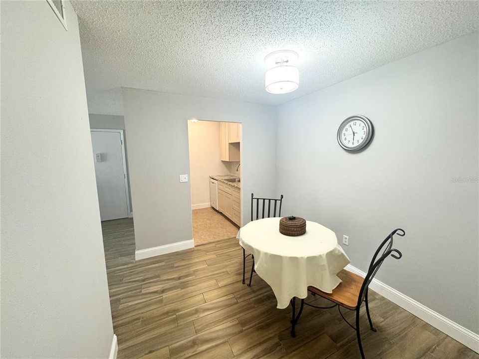 For Sale: $166,000 (1 beds, 1 baths, 697 Square Feet)