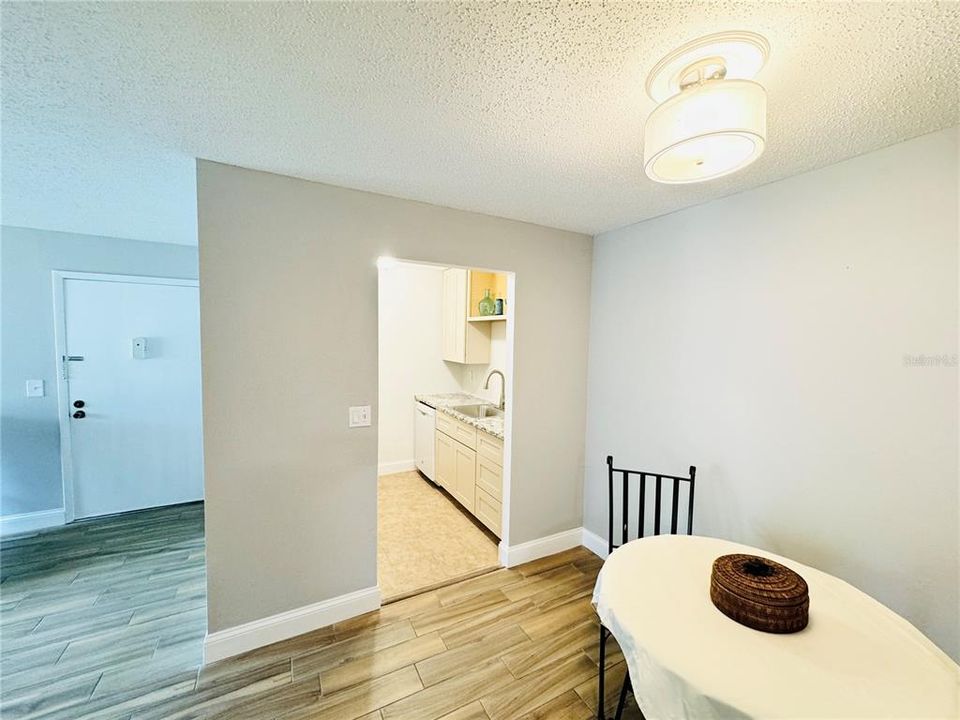 For Sale: $166,000 (1 beds, 1 baths, 697 Square Feet)