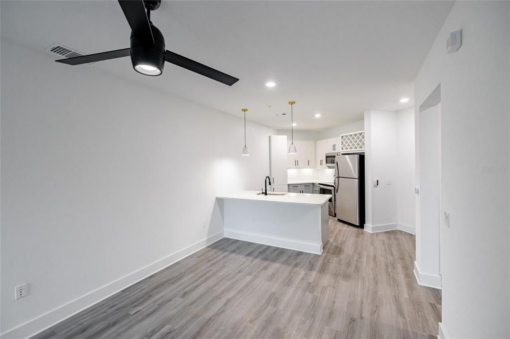 For Rent: $1,969 (1 beds, 1 baths, 815 Square Feet)