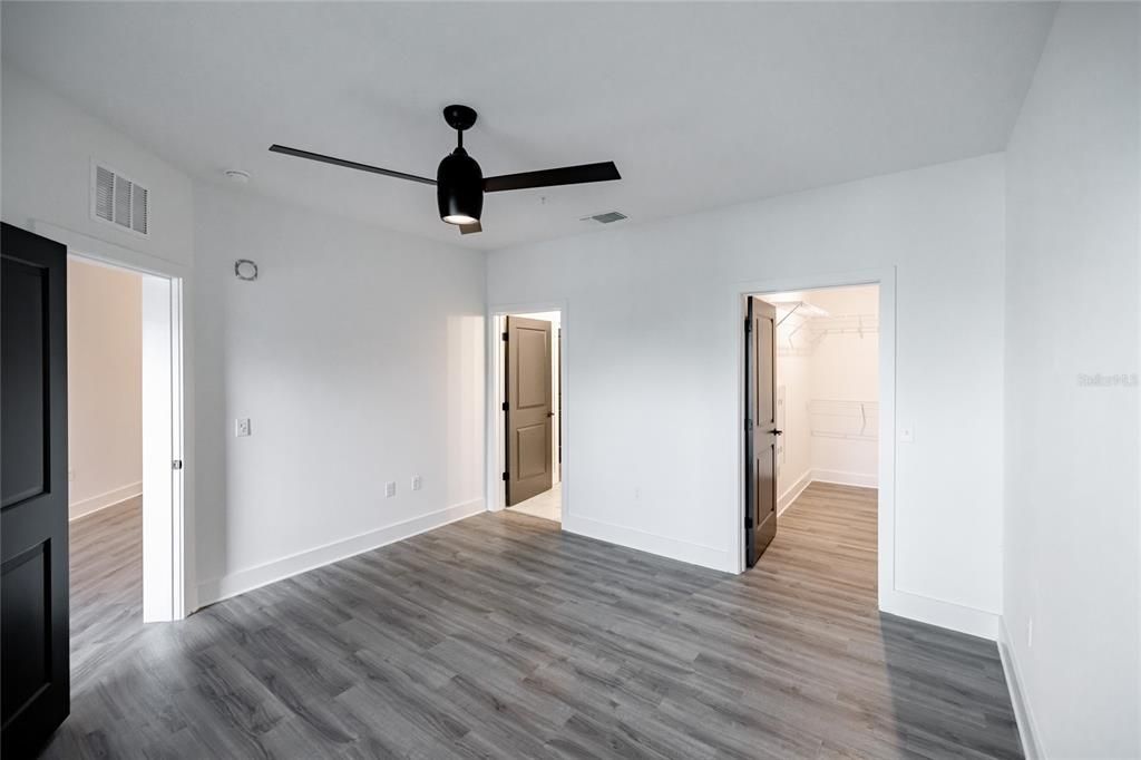 For Rent: $1,933 (1 beds, 1 baths, 815 Square Feet)