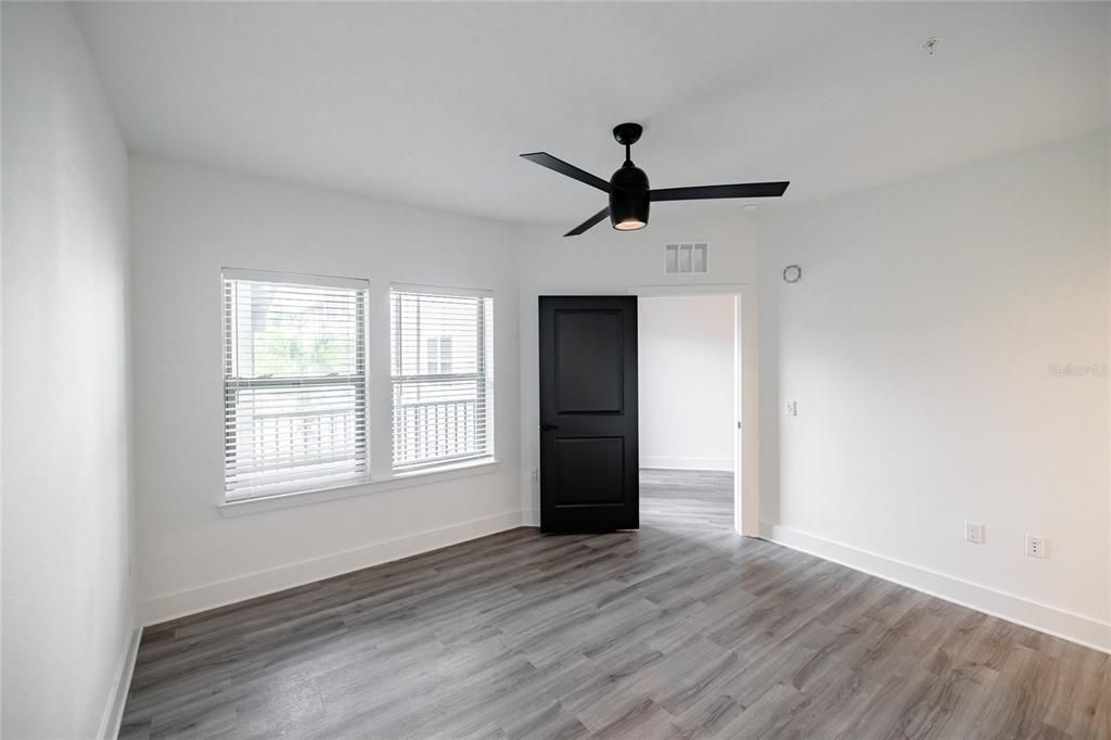 For Rent: $1,933 (1 beds, 1 baths, 815 Square Feet)