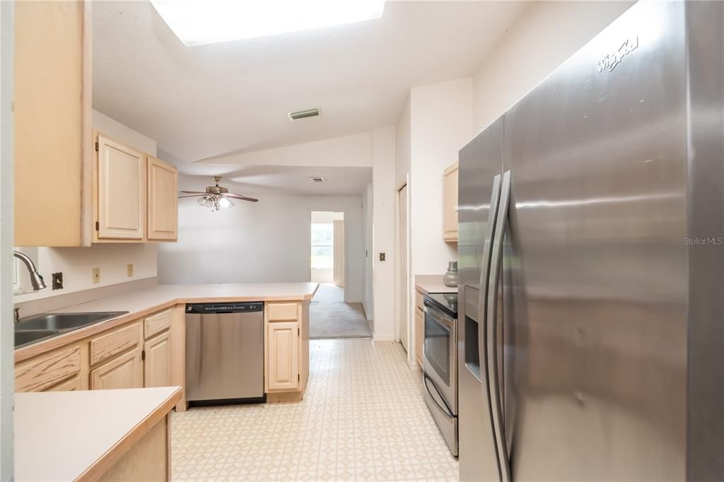 Active With Contract: $245,000 (3 beds, 2 baths, 1538 Square Feet)