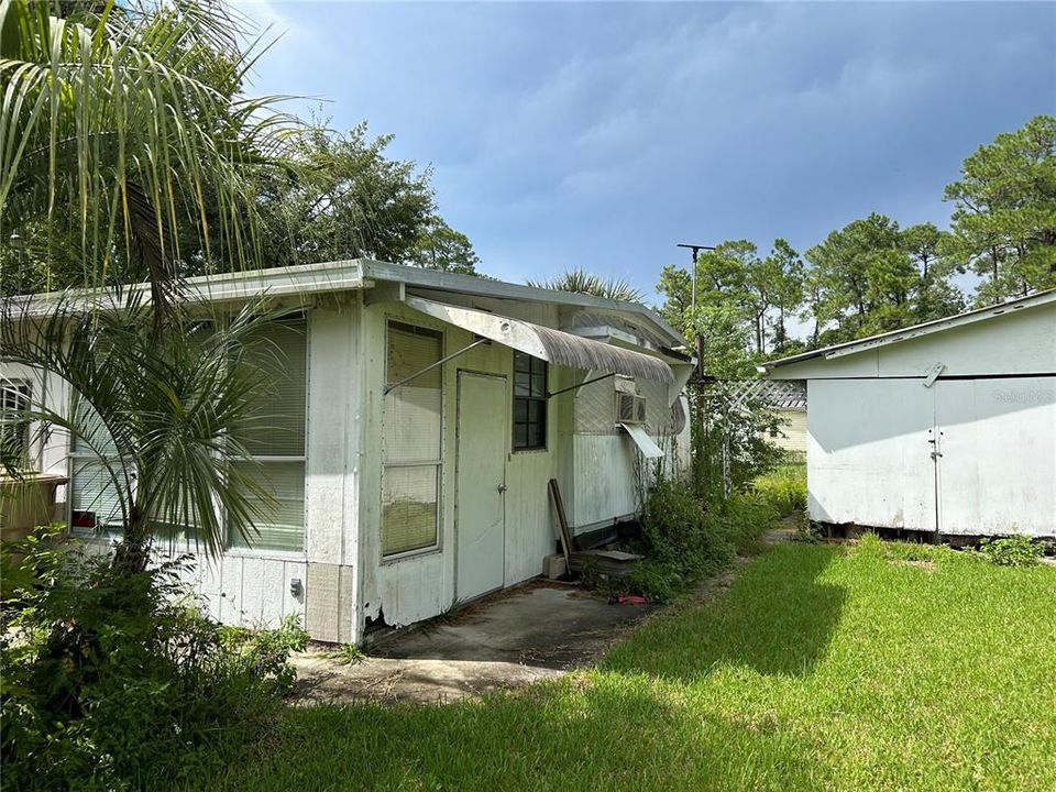 For Sale: $95,000 (2 beds, 1 baths, 840 Square Feet)