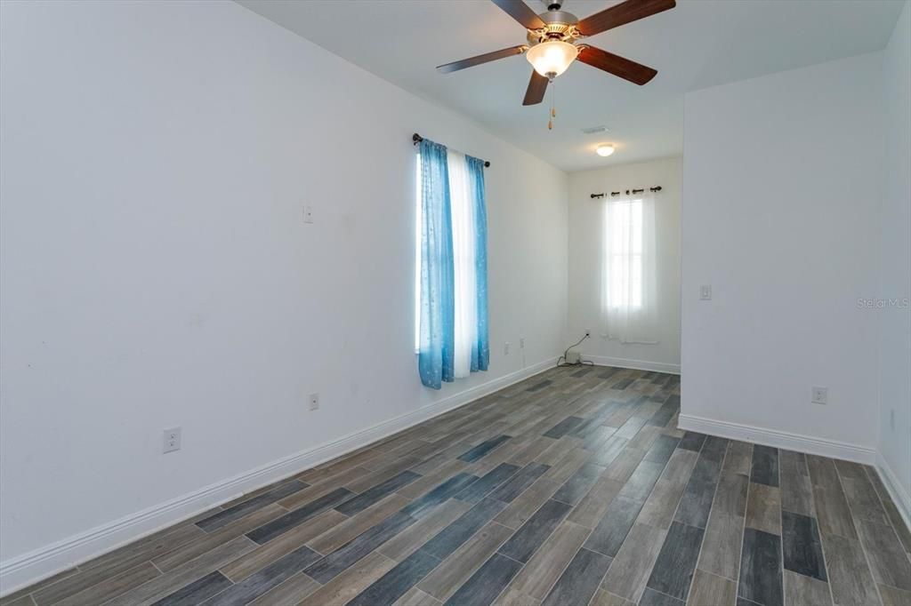 Second bedroom with extra space in alcove