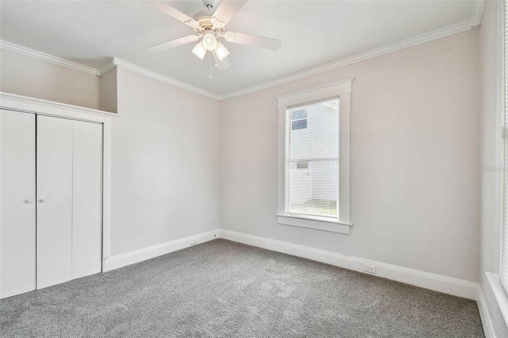 Active With Contract: $2,100 (3 beds, 1 baths, 1002 Square Feet)