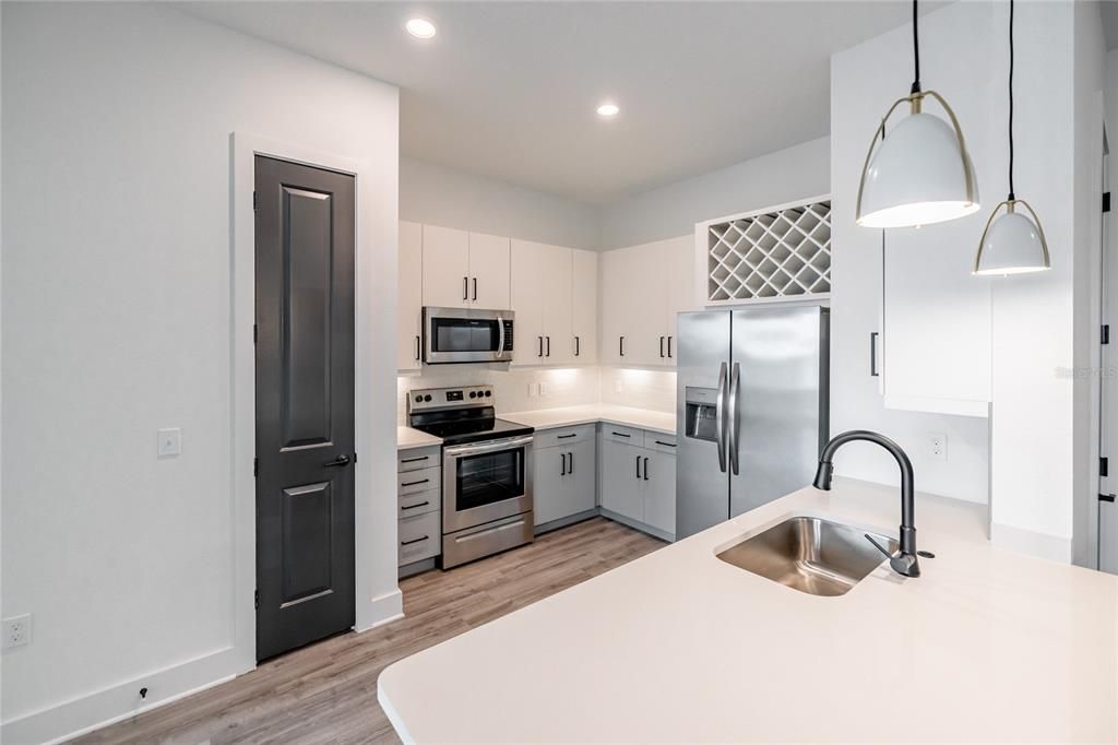 For Rent: $2,444 (2 beds, 2 baths, 1149 Square Feet)