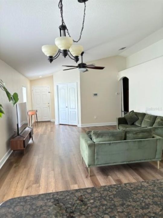 For Rent: $2,100 (3 beds, 2 baths, 1484 Square Feet)