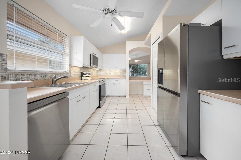 For Sale: $349,900 (3 beds, 2 baths, 1839 Square Feet)