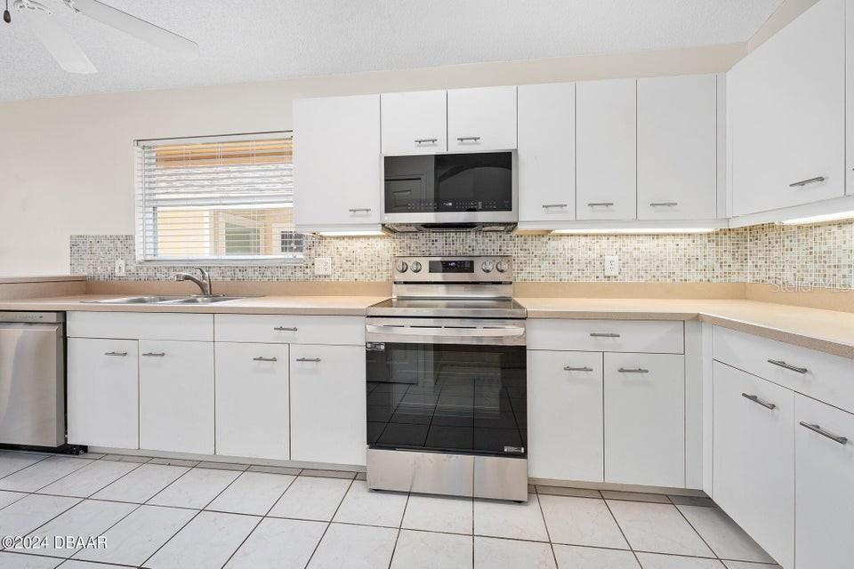 For Sale: $349,900 (3 beds, 2 baths, 1839 Square Feet)