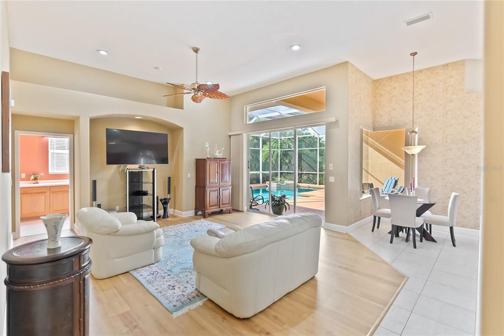 Family Room/Breakfast Nook