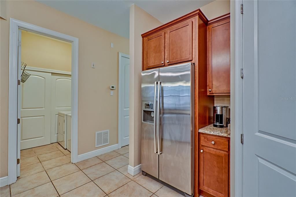 For Sale: $299,900 (2 beds, 2 baths, 1098 Square Feet)