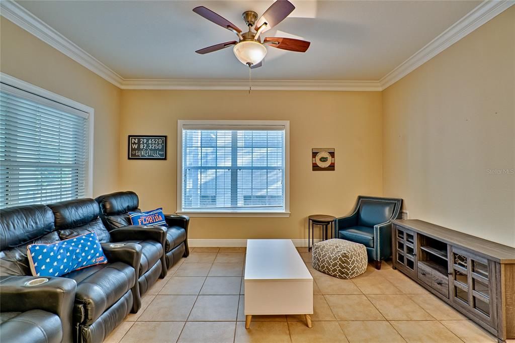 For Sale: $299,900 (2 beds, 2 baths, 1098 Square Feet)