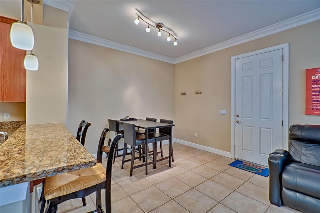 For Sale: $299,900 (2 beds, 2 baths, 1098 Square Feet)