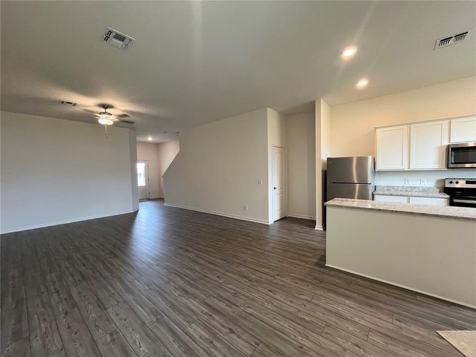 For Rent: $2,200 (3 beds, 2 baths, 1731 Square Feet)