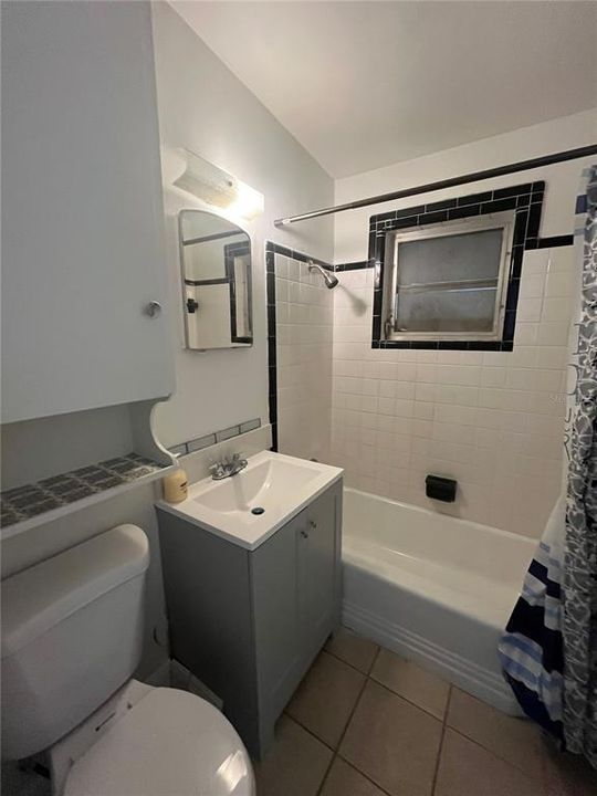 For Rent: $1,799 (2 beds, 1 baths, 893 Square Feet)