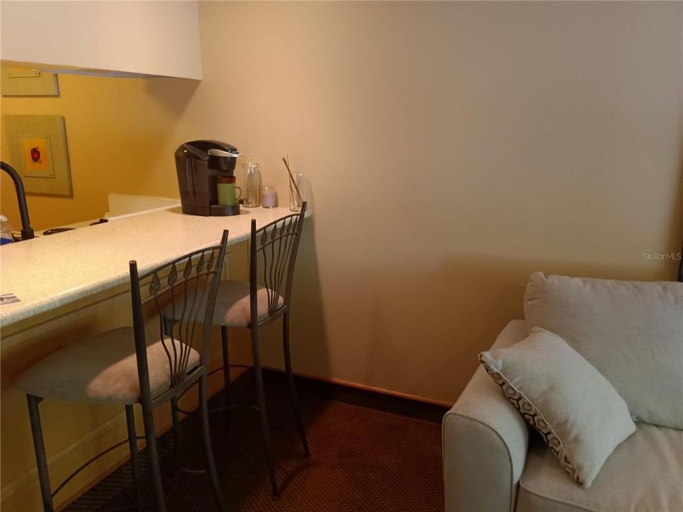 For Sale: $169,000 (1 beds, 1 baths, 530 Square Feet)