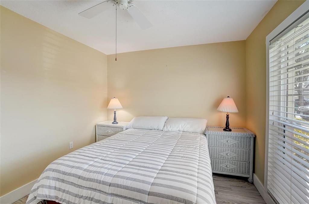 For Sale: $269,000 (2 beds, 1 baths, 930 Square Feet)